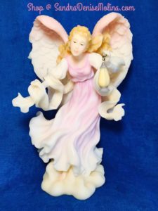 Seraphim Classics Angel Bethany ($60) Retired "Lighting the Way" 1999 Item 81653 Height Approx 8 in.